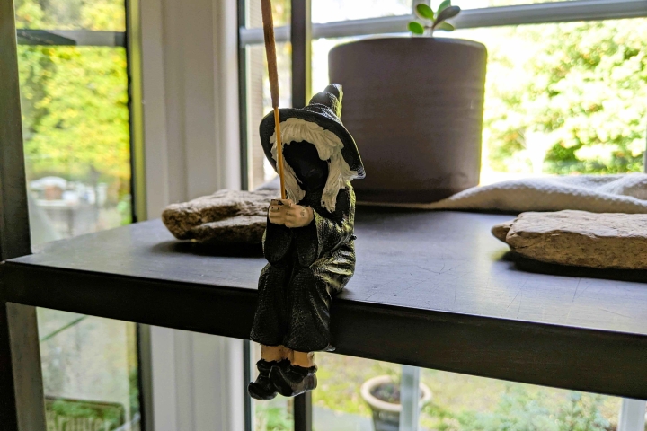 Kantensitzer Figur Kleine Räucherhexe