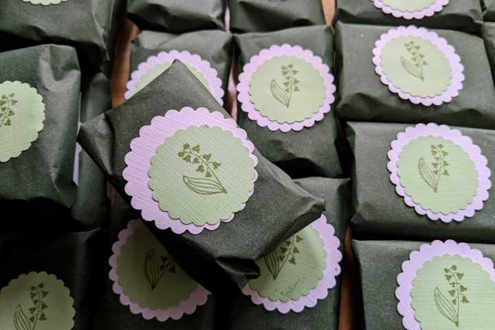 Maiglöckchenseife Maike hübsch eingepackt