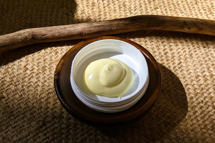 Schwefelsalbe im Töpfchen